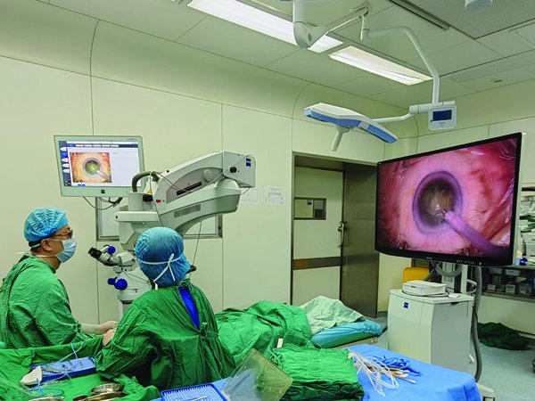 悦来网 白内障老花眼手术升级，智能导航带来清晰“视”界